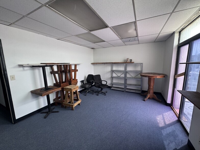 More Photos Of 4112 Pennsylvania Ave, Kansas City Storefront For Sale