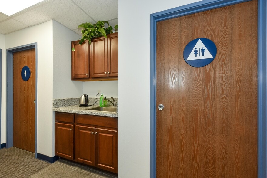 More Photos Of 570 S State College Blvd, Fullerton Warehouse For Sale