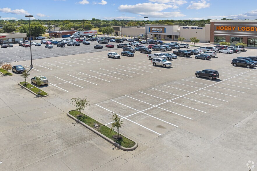 More Photos Of 1309-1323 W Pipeline Rd, Hurst General Retail For Sale