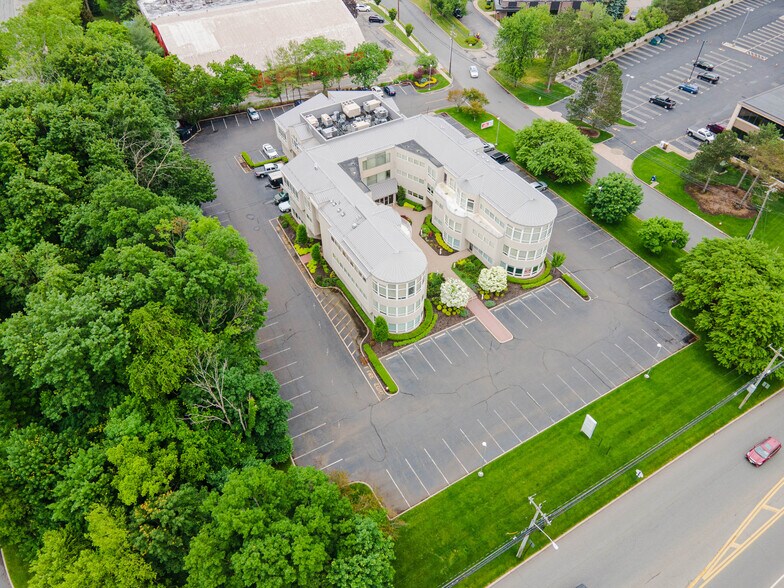 More Photos Of 860 Wyckoff Ave, Mahwah Medical For Lease