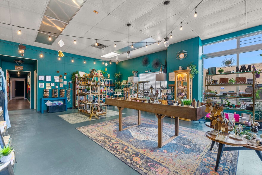 More Photos Of 615-619 4th St, Bremerton Storefront Retail Residential For Sale