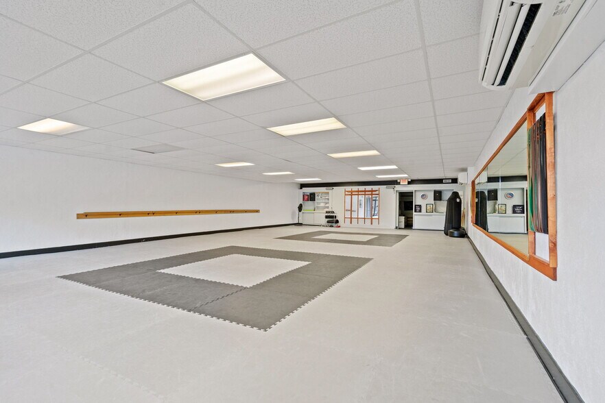 More Photos Of 175-179 Columbia Tpke, Rensselaer Storefront For Sale