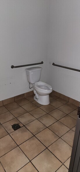 More Photos Of 4441 Spencer Hwy, Pasadena Storefront For Lease