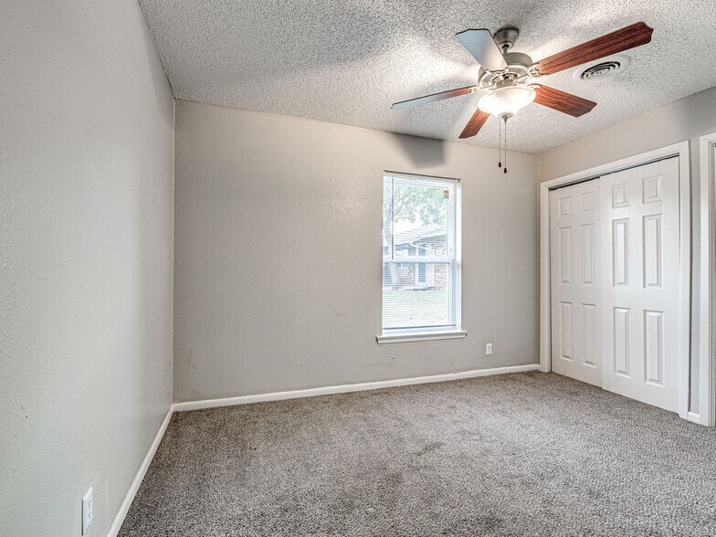 More Photos Of 1220 SE 9th St, Pryor Apartments For Sale