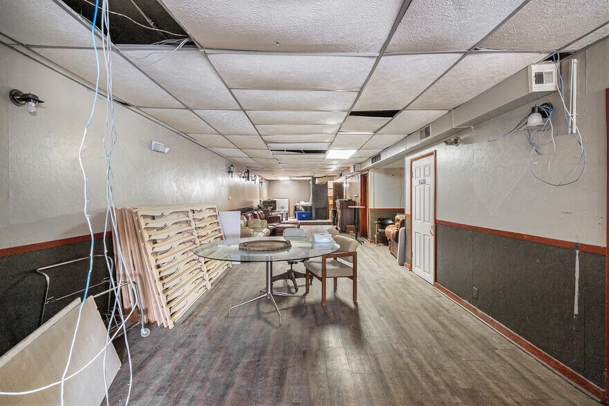 More Photos Of 1008 Bancroft St, Omaha General Retail For Sale