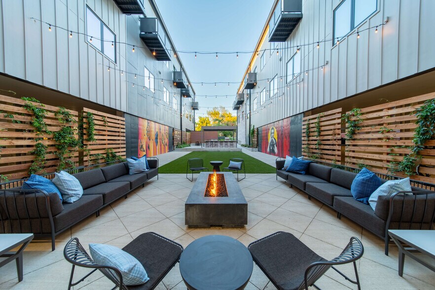 More Photos Of 301 SE G St, Bentonville Coworking Space