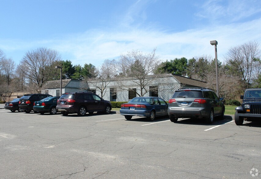 More Photos Of 237 Hopmeadow St, Weatogue Office For Lease