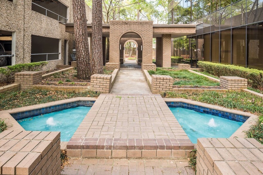 More Photos Of 2180 North Loop W, Houston Unknown For Lease