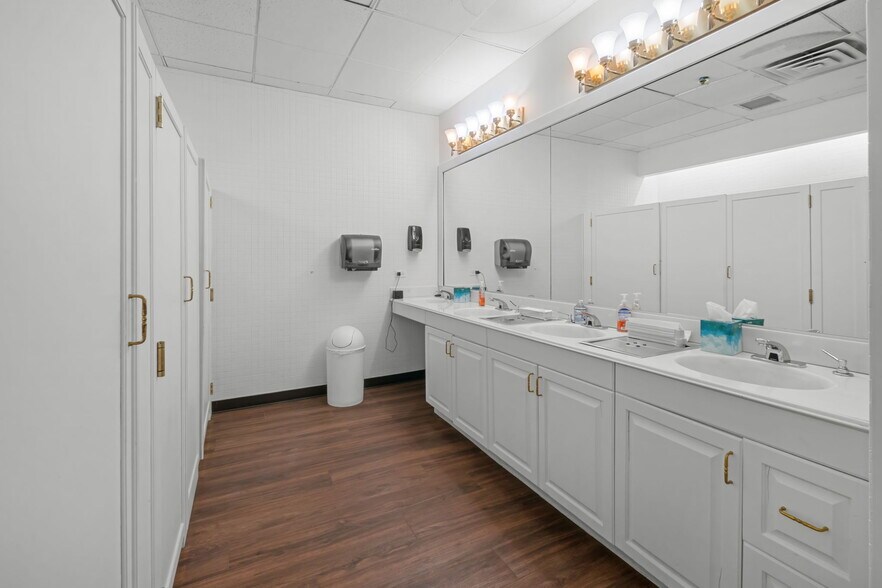 More Photos Of 1477 Barclay Blvd, Buffalo Grove Office For Sale