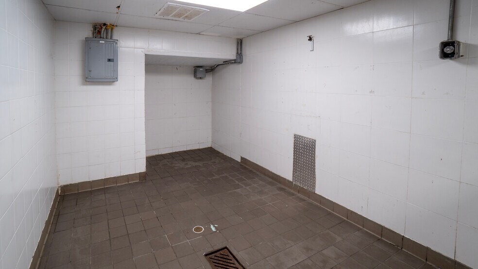 More Photos Of 3609 N 15th St, Tampa Flex For Lease