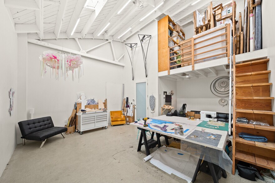 More Photos Of 1329 E 3rd St, Los Angeles Showroom For Sale