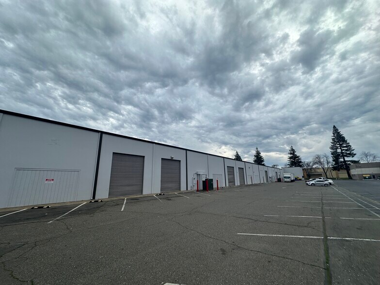 More Photos Of 11167 Trade Center Dr, Rancho Cordova Warehouse For Lease