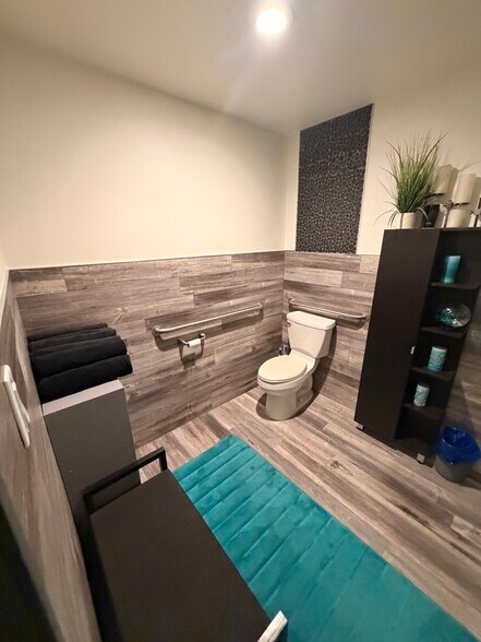 More Photos Of 22900-22924 Los Alisos Blvd, Mission Viejo Unknown For Lease