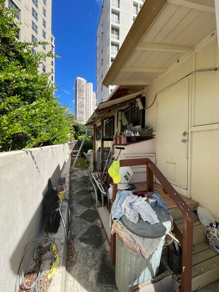 More Photos Of 1077 Kinau St, Honolulu Multifamily For Sale