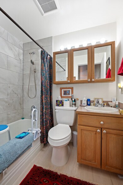 More Photos Of 1014 SW 154th St, Burien Apartments For Sale
