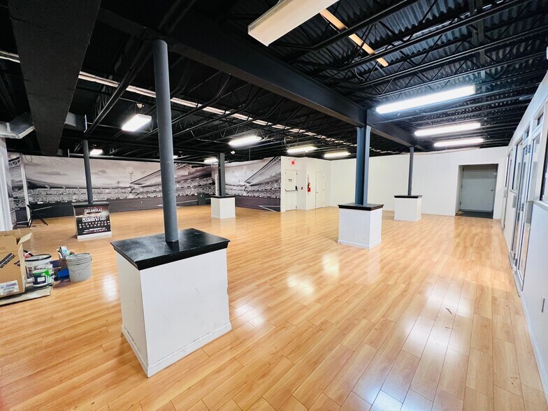 More Photos Of 183 S Broadway, Hicksville Office For Lease