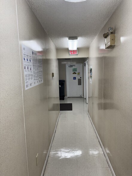 More Photos Of 105 W Calvin St, Deland Office For Sale