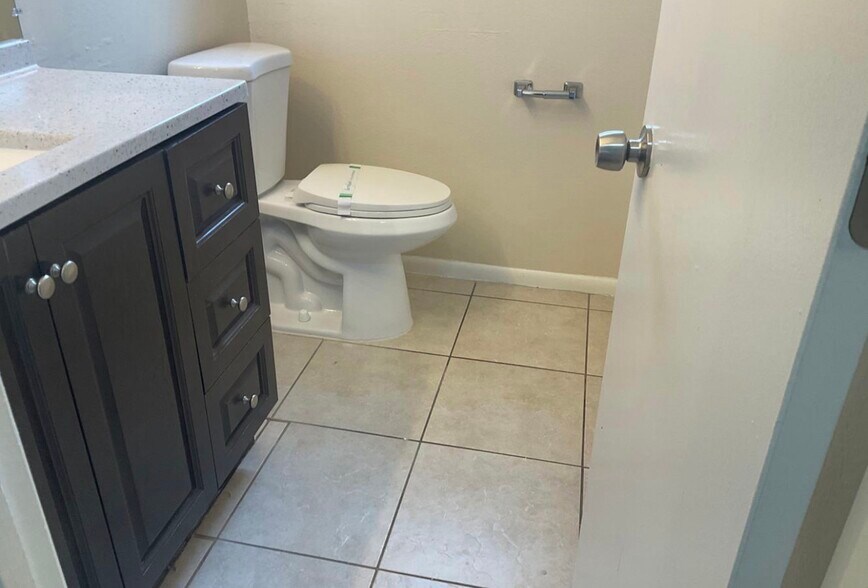 More Photos Of 5444 Conway Oaks Ct, Orlando Multifamily For Lease