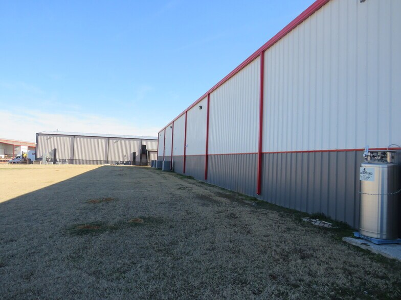 More Photos Of 4701 Thunder Lane Ave, Noble Warehouse For Sale