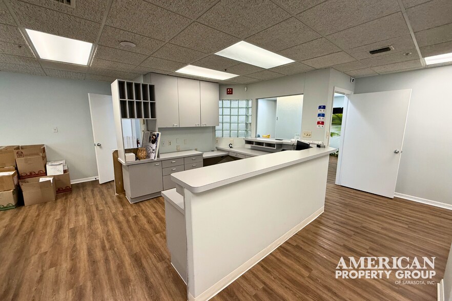 More Photos Of 1219 S East Ave, Sarasota Medical For Sale