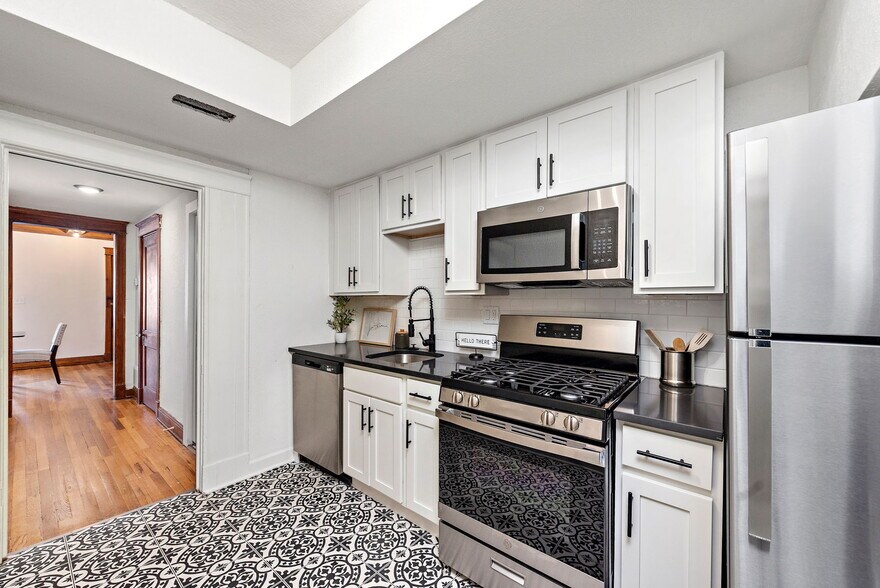 More Photos Of 1412 W 39th St, Kansas City Apartments For Sale