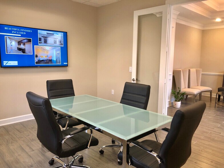 More Photos Of 202 Industrial Blvd, Sugar Land Loft Creative Space For Lease