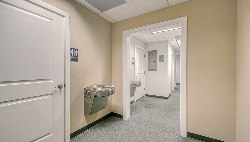More Photos Of 7316-7320 Delainey Ct E, Sarasota Office Residential For Sale