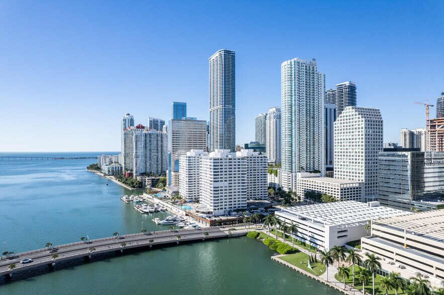 More Photos Of 1100 Brickell Bay Dr, Miami Office For Lease