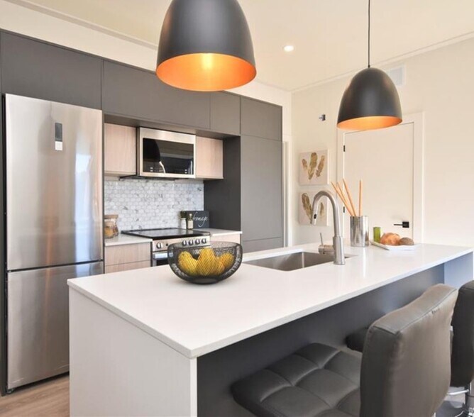 More Photos Of 368 Chapel St, Ottawa Apartments For Sale