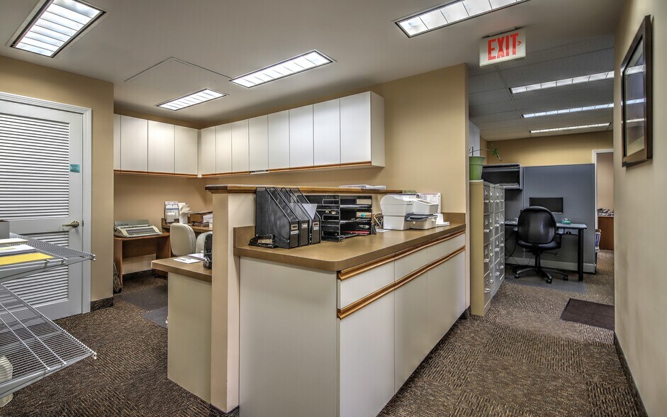 More Photos Of 471 Monroe Tpke, Monroe Medical For Lease