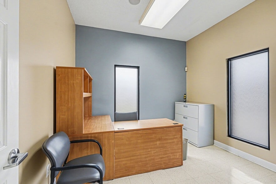 More Photos Of 208 W Salisbury St, Asheboro Medical For Lease