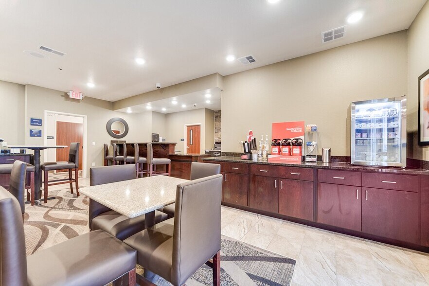 More Photos Of 805 York Dr, Cozad Hotel For Sale