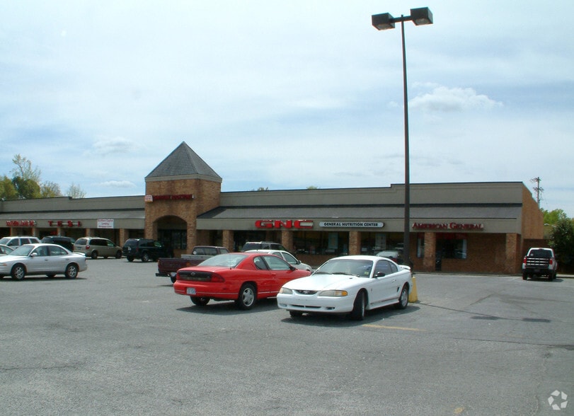 More Photos Of 719 W 15th St, Washington Unknown For Lease