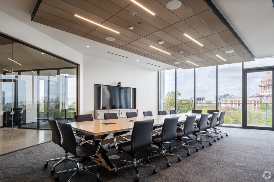 More Photos Of 203 W 10th St, Austin Office For Lease