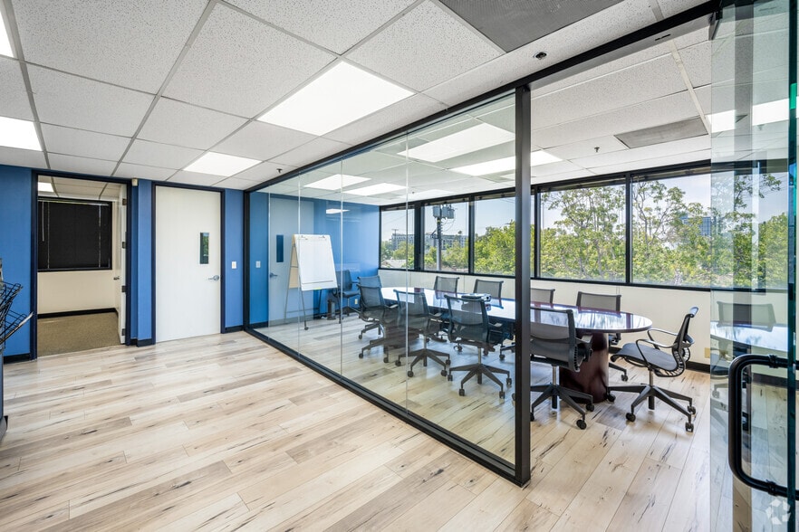 More Photos Of 1600 E 4th St, Santa Ana Office For Lease