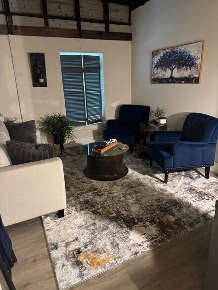 More Photos Of 336 N Main St, Conroe Loft Creative Space For Lease