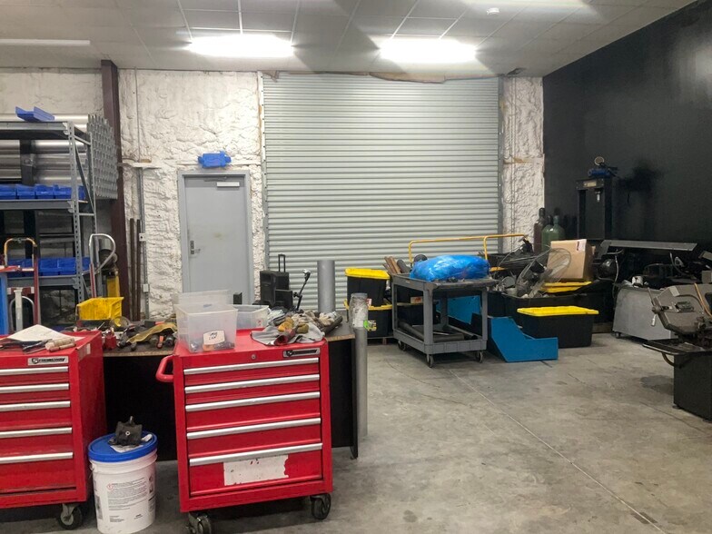 More Photos Of 11607 Prospect Dr, Odessa Manufacturing For Sale