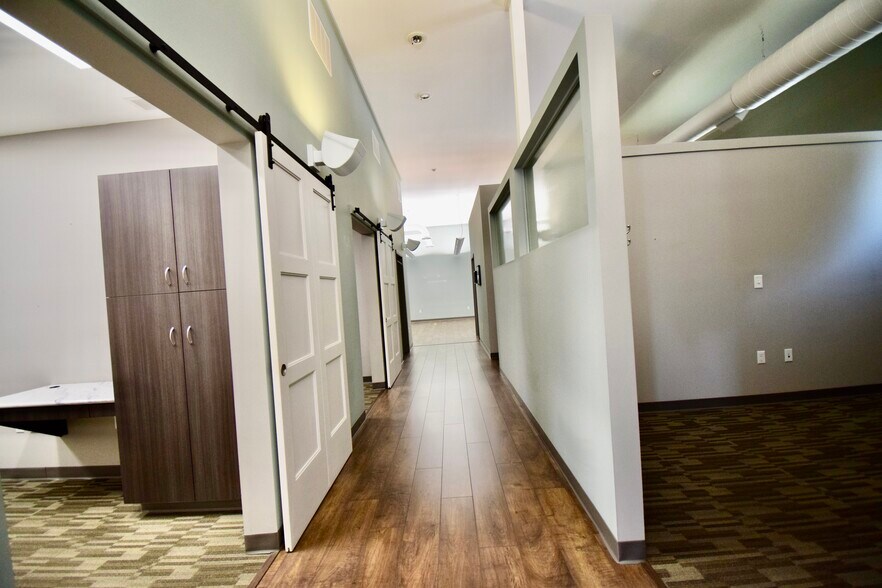 More Photos Of 208 Parkinson St, Normal Office For Lease