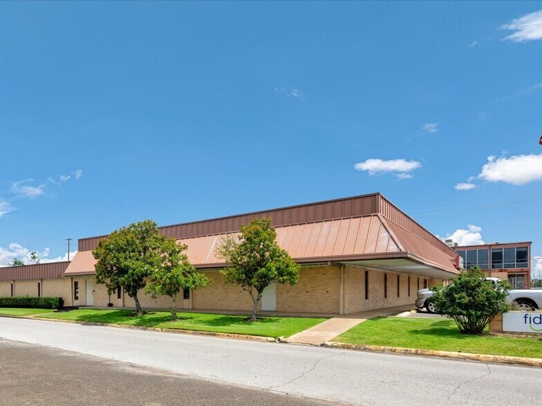 More Photos Of 321 N 1st St, Lufkin Office For Sale