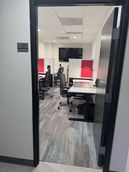 More Photos Of 3275 W Ina Rd, Tucson Coworking Space