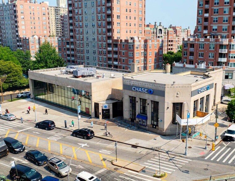 Primary Photo Of 1002 Brighton Beach Ave, Brooklyn Bank For Sale