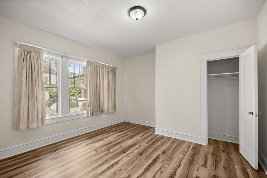 More Photos Of 7018 SE 222nd St, Hawthorne Flex For Sale