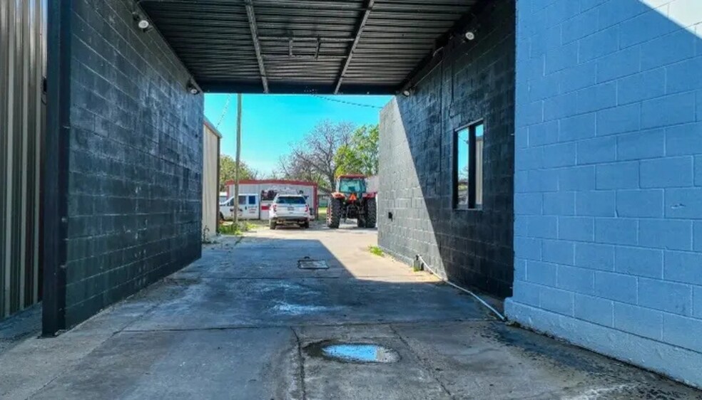 More Photos Of 318 FM 66, Maypearl Bar For Sale