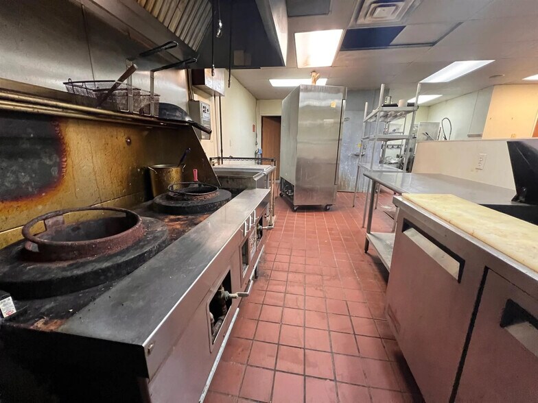 More Photos Of 2121 Eddy Ln, Eau Claire Restaurant For Sale