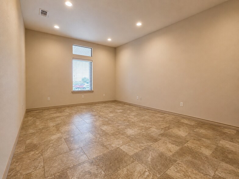 More Photos Of 701-901 Tradewinds Blvd, Midland Office For Lease