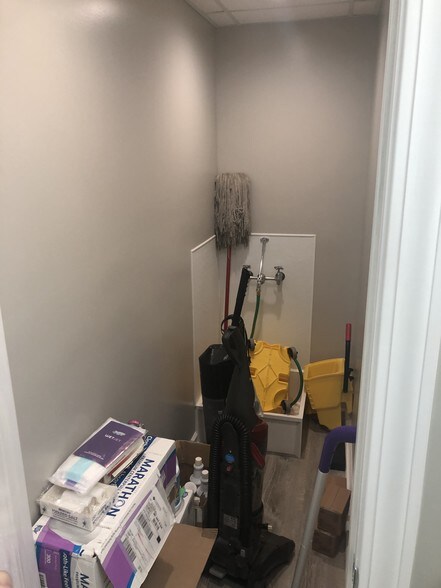 More Photos Of 1234 N Center Rd, Burton Warehouse For Lease