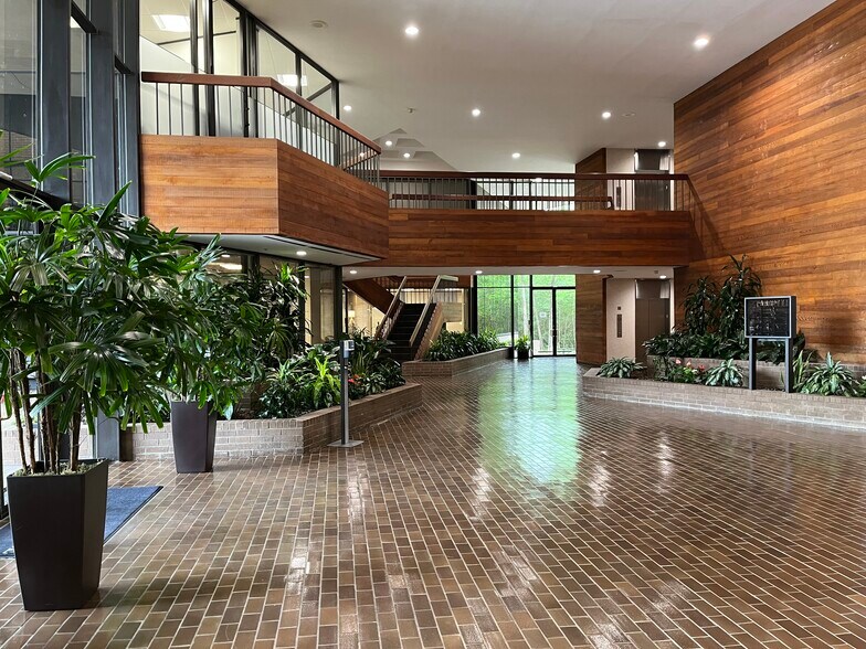 More Photos Of 900 Rockmead Dr, Kingwood Office For Lease