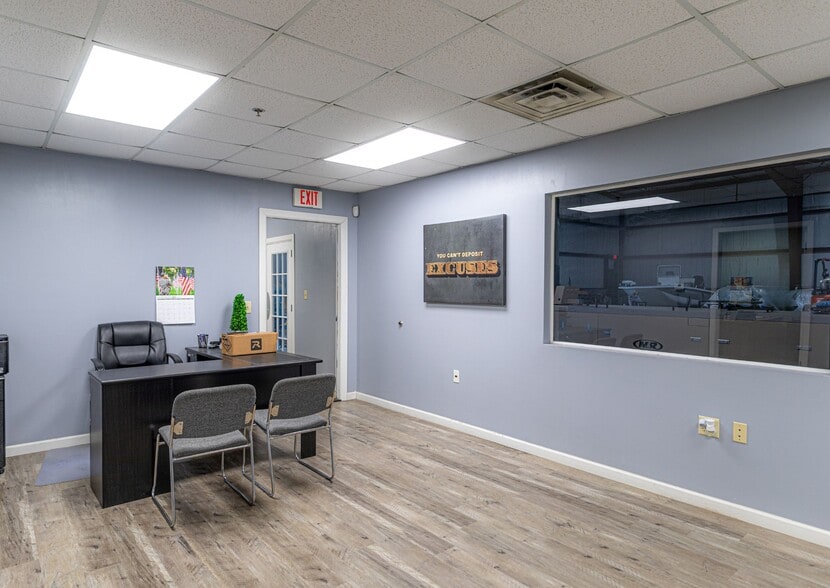 More Photos Of 1514 Shiloh Ave, Bryan Warehouse For Lease