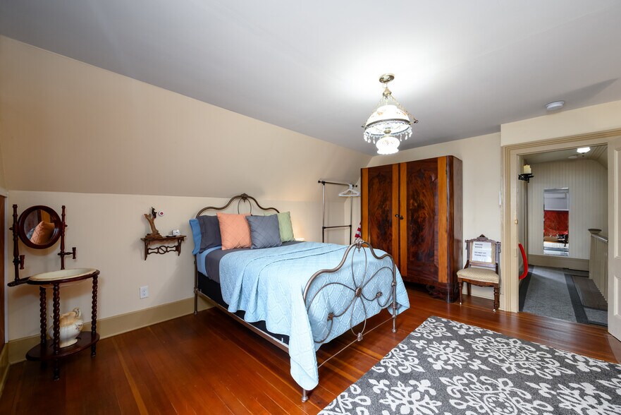 More Photos Of 236 SE Stephens St, Roseburg Hospitality For Sale