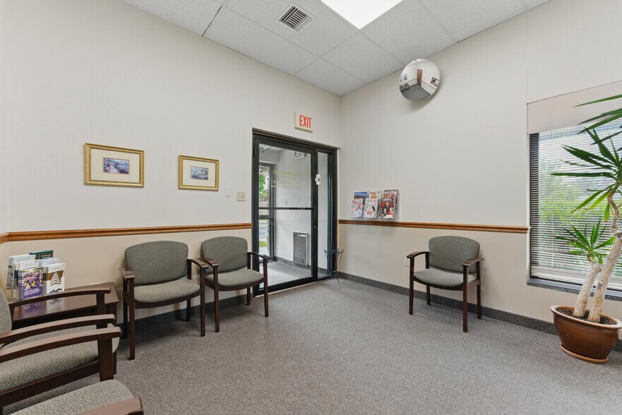 More Photos Of 119 Winsor St, Ludlow Office For Sale